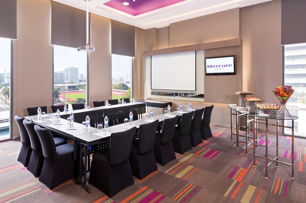 Ibis Bangkok Siam Hotel Exterior photo