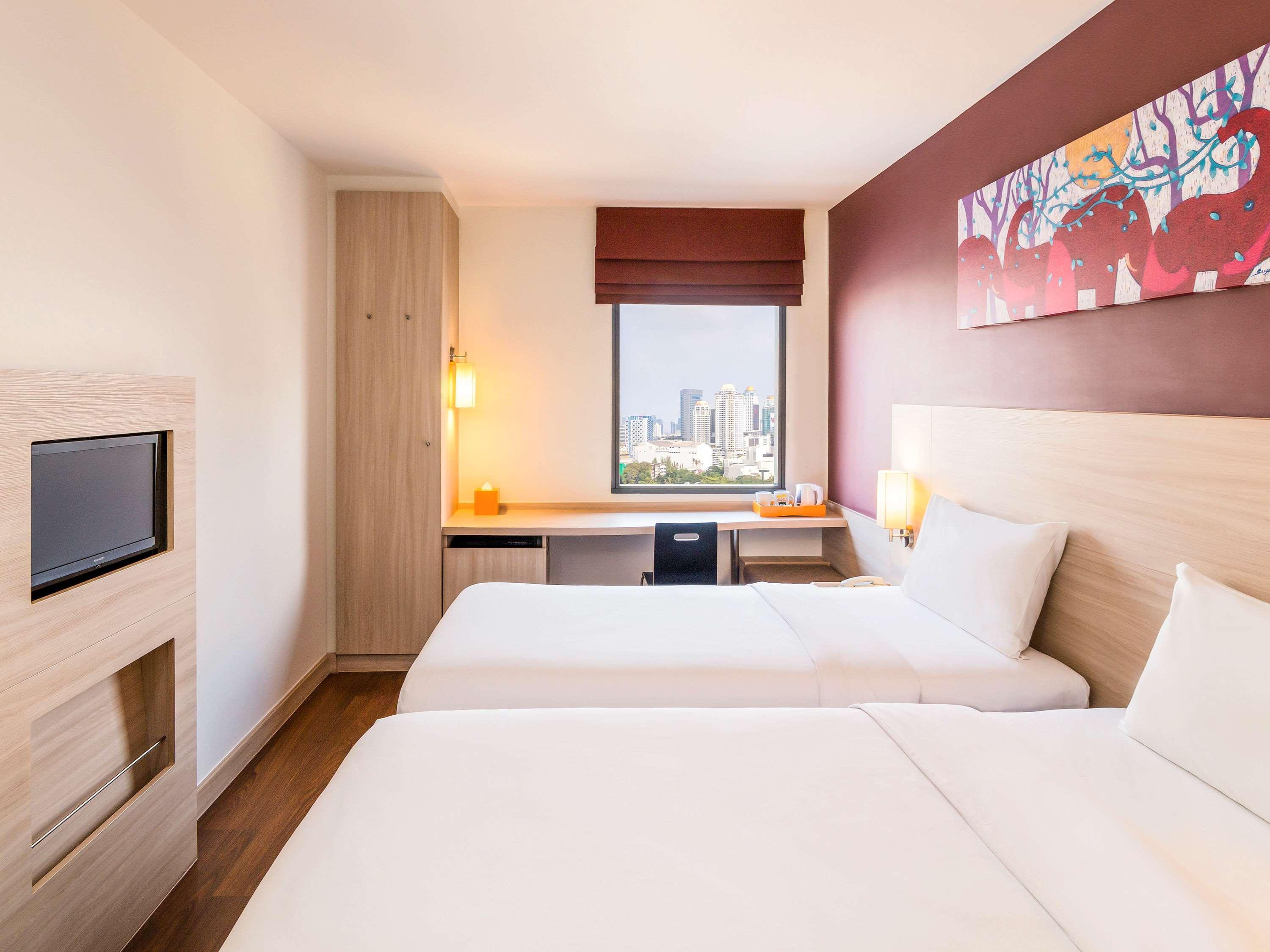 Ibis Bangkok Siam Hotel Exterior photo