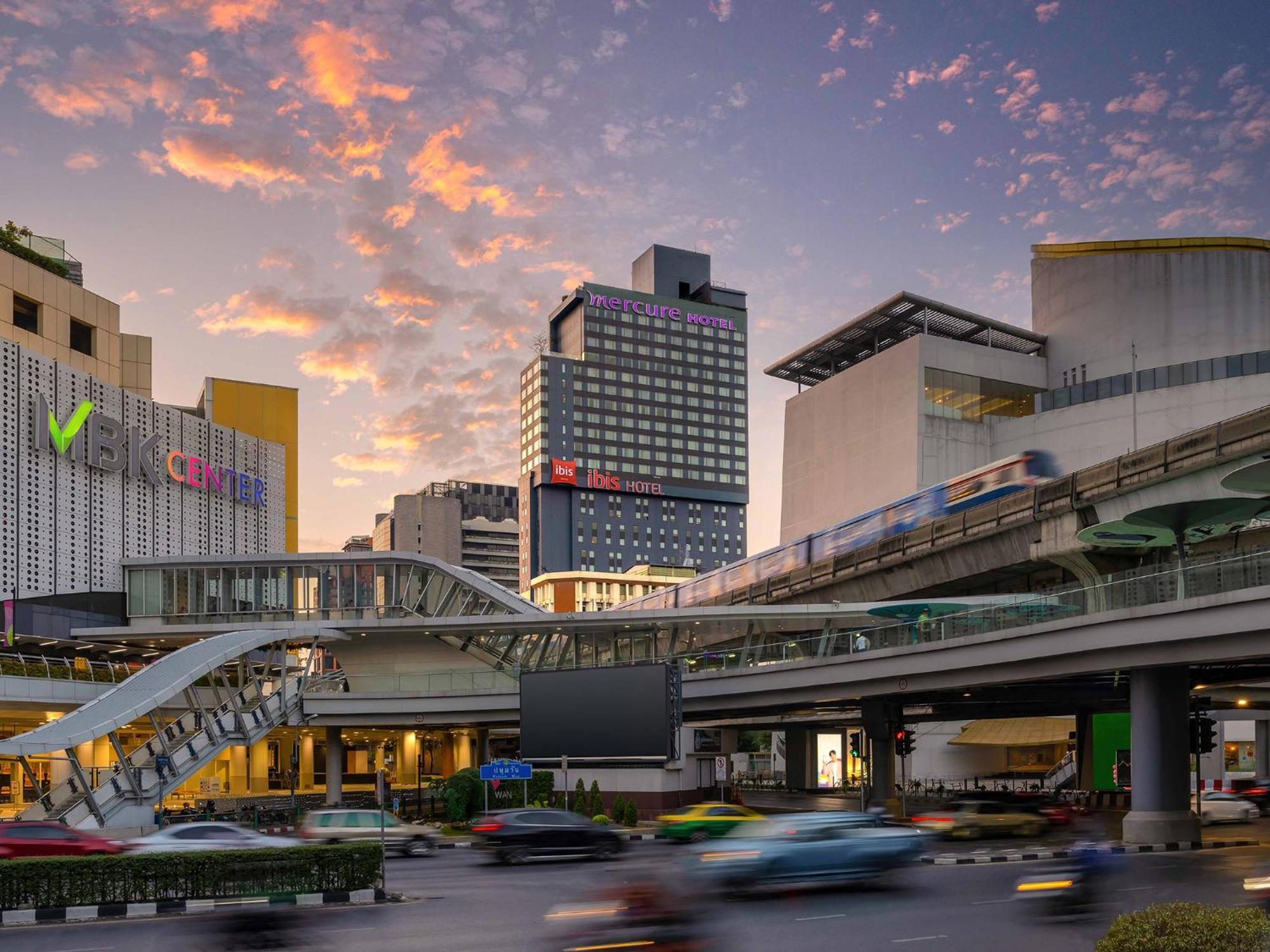 Ibis Bangkok Siam Hotel Exterior photo