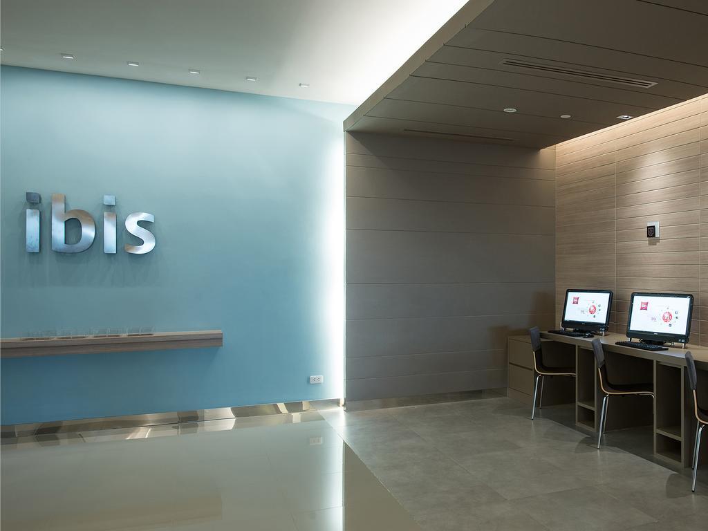 Ibis Bangkok Siam Hotel Exterior photo
