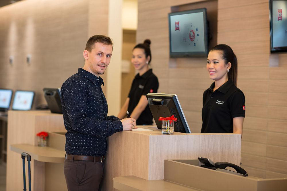 Ibis Bangkok Siam Hotel Exterior photo