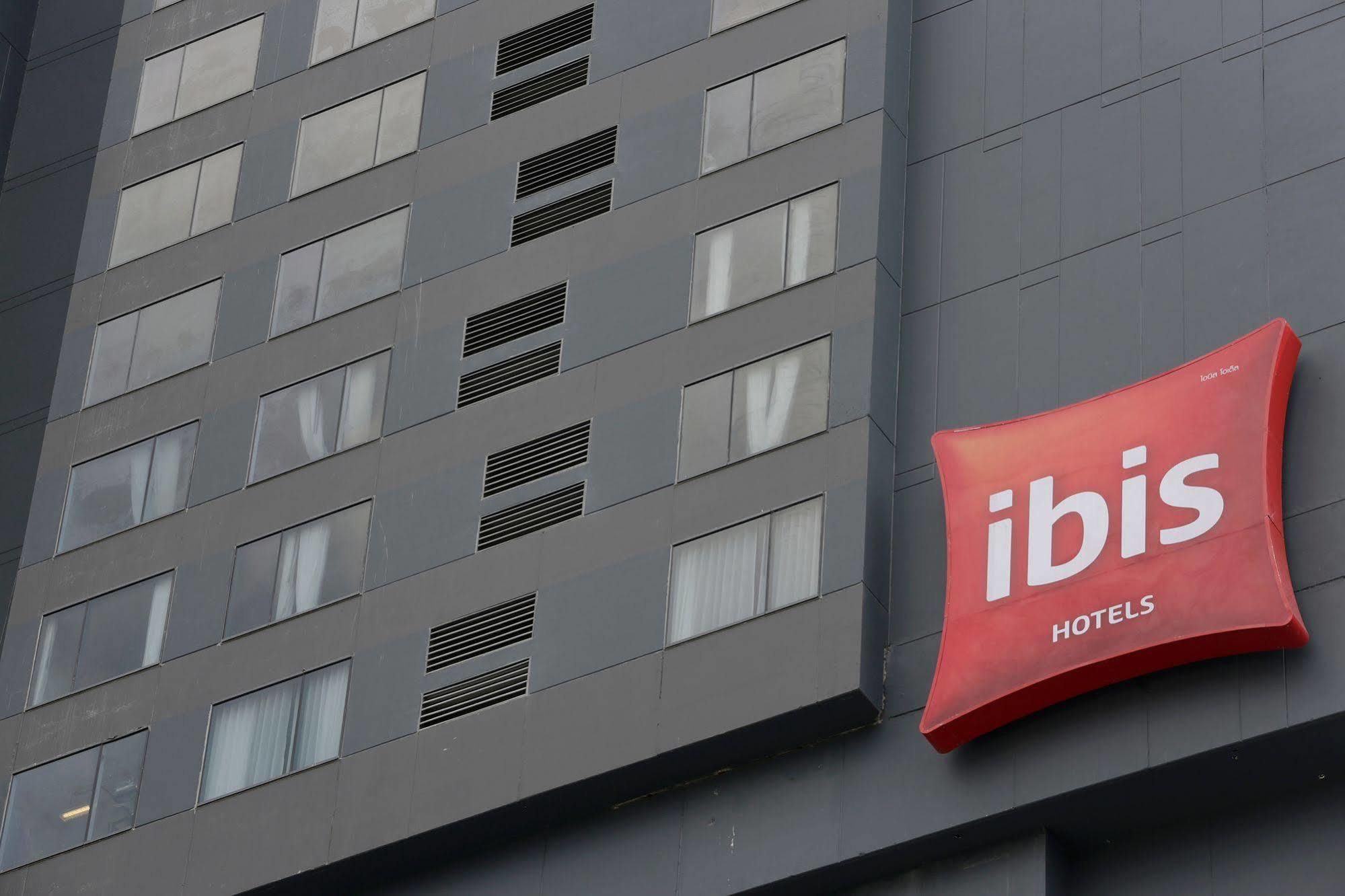 Ibis Bangkok Siam Hotel Exterior photo