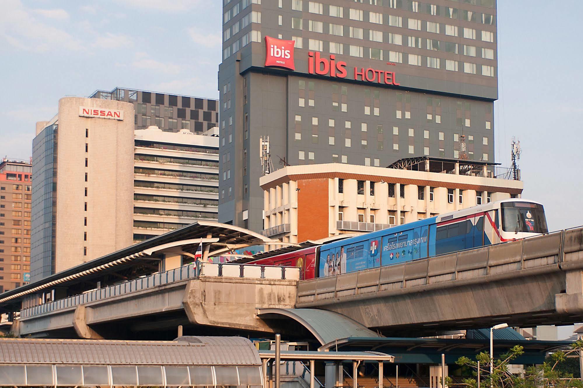 Ibis Bangkok Siam Hotel Exterior photo