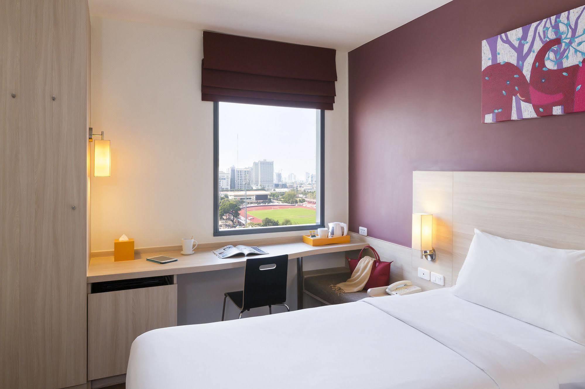 Ibis Bangkok Siam Hotel Exterior photo