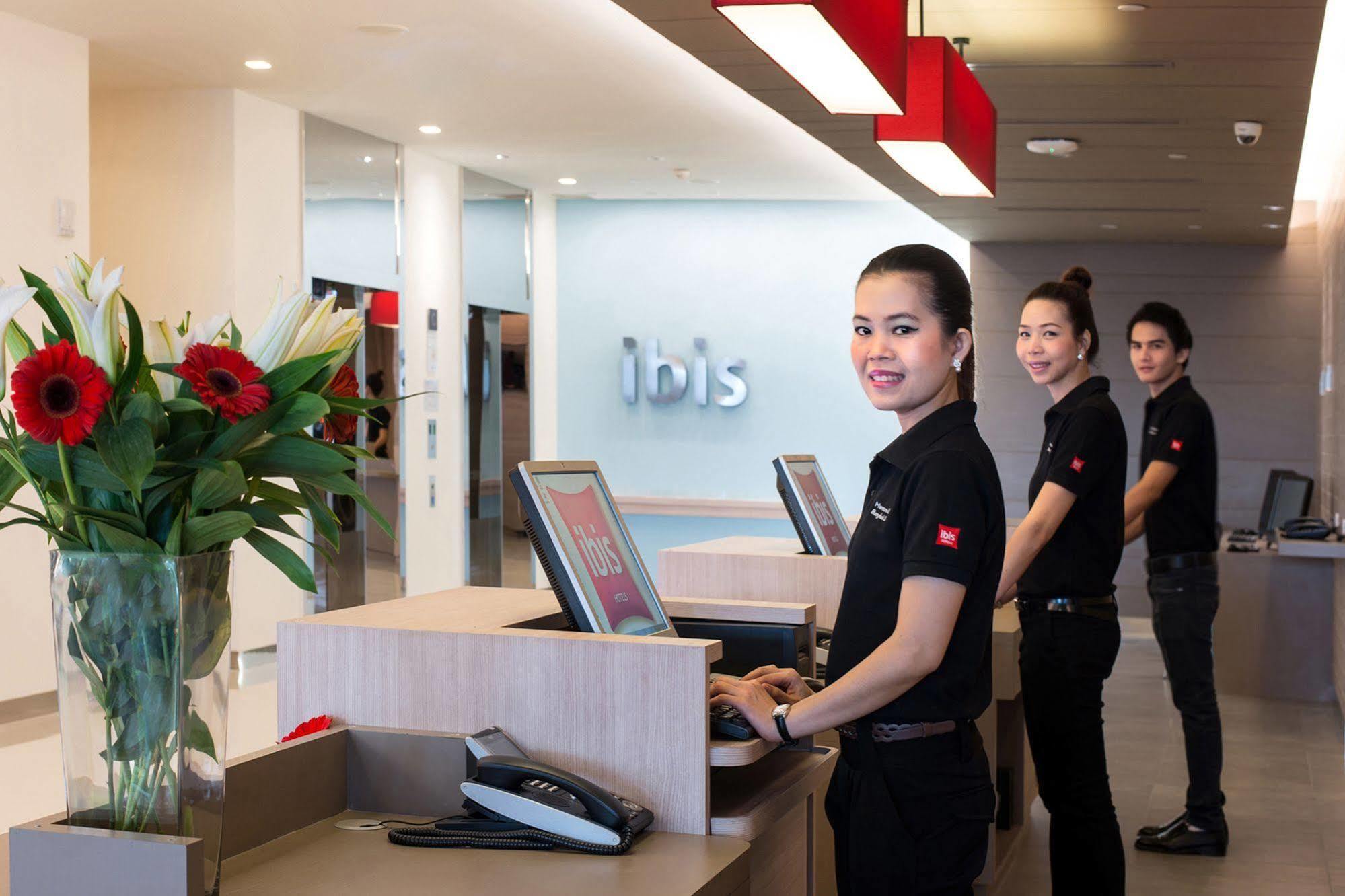Ibis Bangkok Siam Hotel Exterior photo