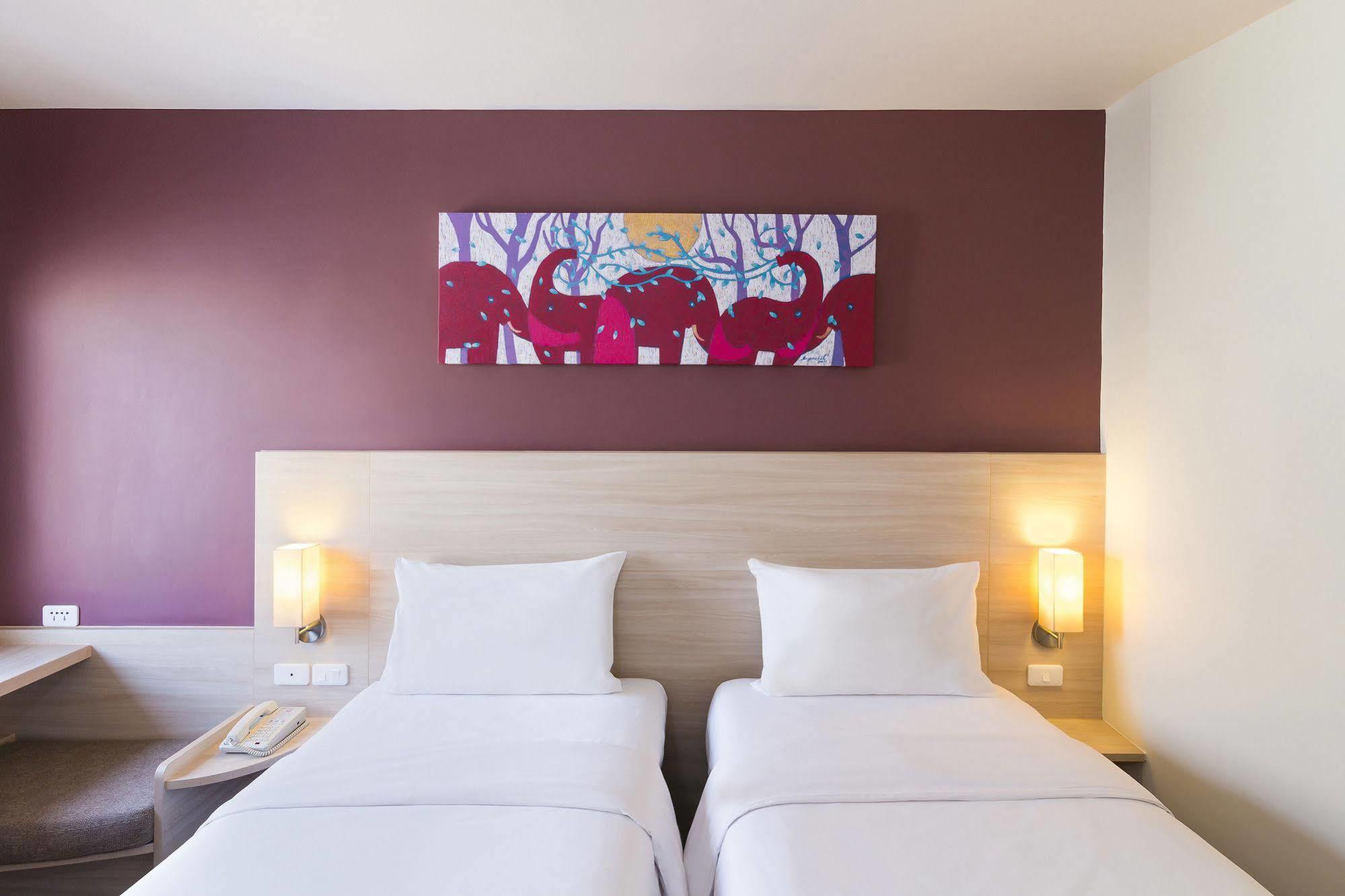 Ibis Bangkok Siam Hotel Exterior photo